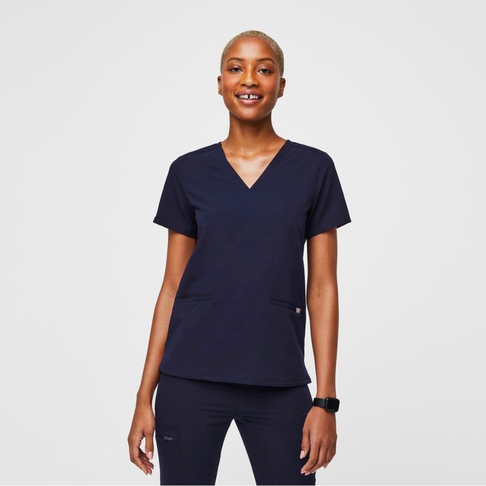 Figs Casma Three-Pocket Scrub Top - Navy/L